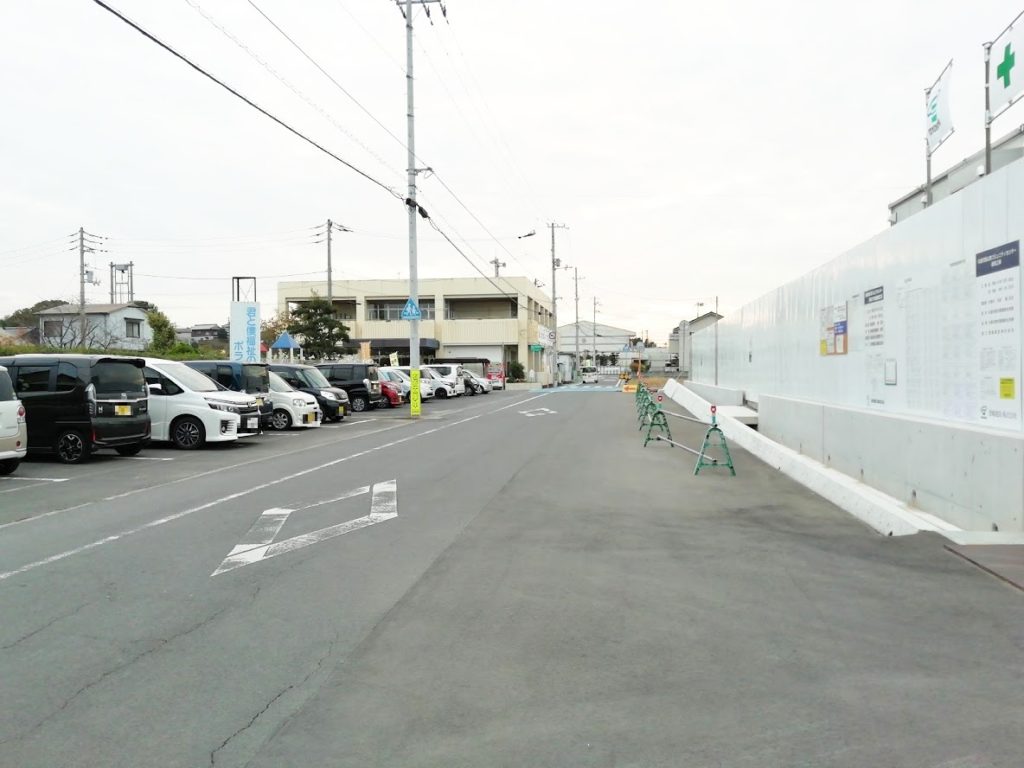 新飯山南コミュニティセンター南側道路西向き