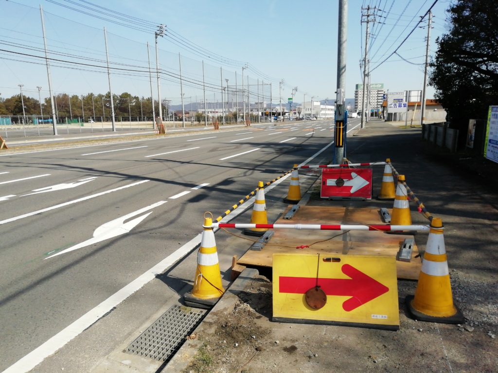 門型看板の支柱が建つところ