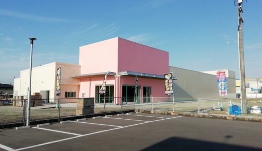 田村町国道11号沿いに建設中の「ラ・ムー 田村店」の一部遮音壁が取れて全容を現してる。オープンは4月上旬予定