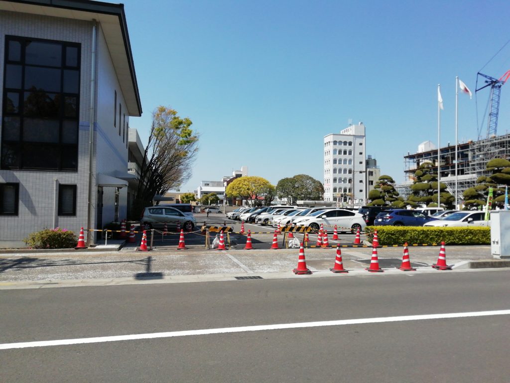 市役所駐車場出入口 南側(4月20日～)