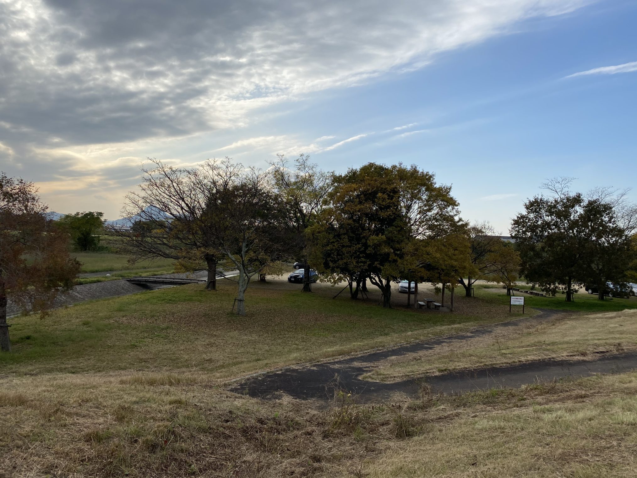 丸亀市飯山町 水辺の楽校公園