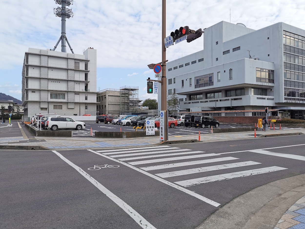 旧丸亀税務署 市営駐車場