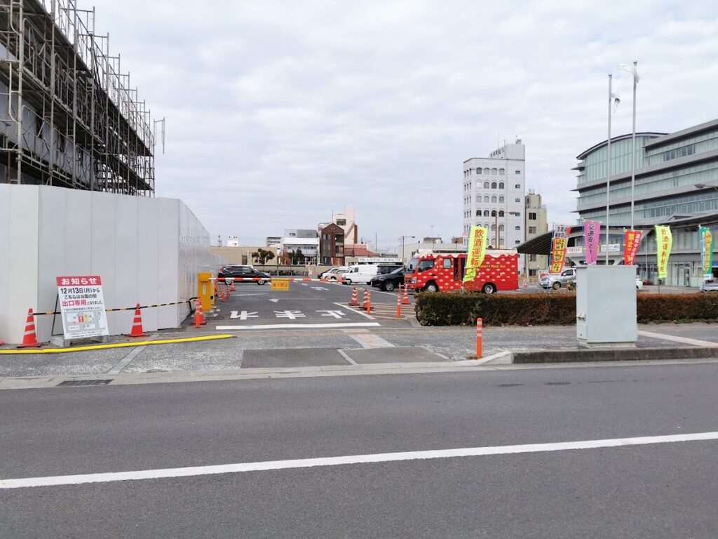 旧丸亀税務署 市営駐車場