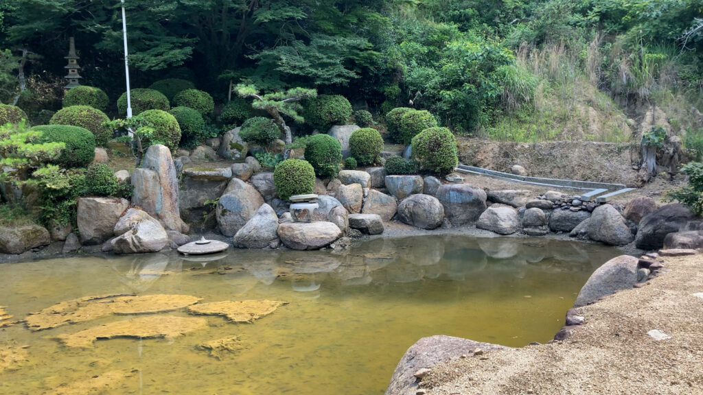 坂出市 鹽竈神社境内