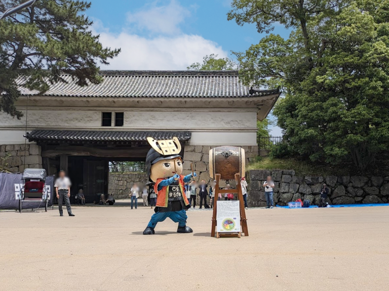 丸亀城の「丸亀歳時記時太鼓打ち鳴らし式」で時の刻みを告げる太鼓のいろんな音色が響き渡ってた