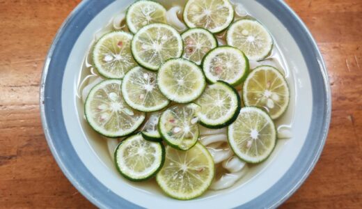 丸亀市飯野町の「純手打うどん よしや」の『すだちひやひや』初夏にピッタリのさわやかな冷やしうどん