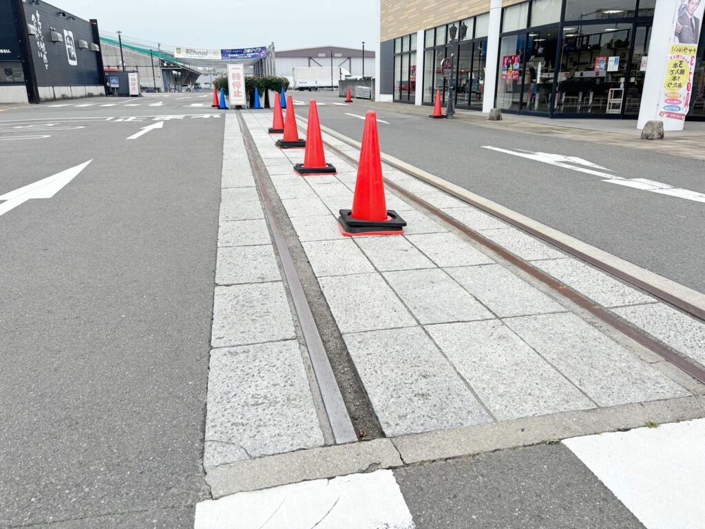 丸亀市 パブリックプラザ 線路