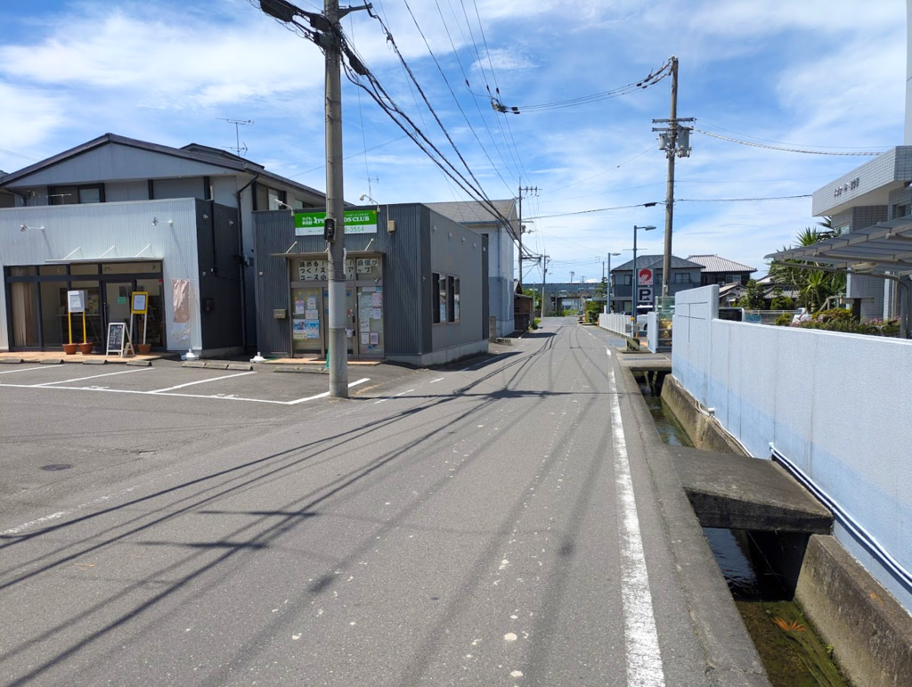 丸亀市郡家町 MONDO(モンド) 場所・駐車場