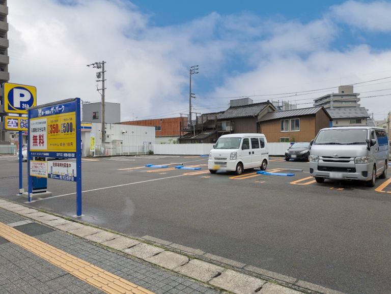 丸亀市城西町にある「ミニストップ 丸亀城西店」の駐車場の一部がコインパーキングになってる