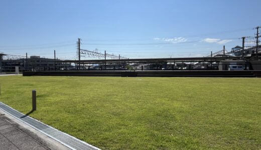 多度津町の「多度津駅前広場」が2024年4月に新しくなってる。天然芝の憩いの広場！