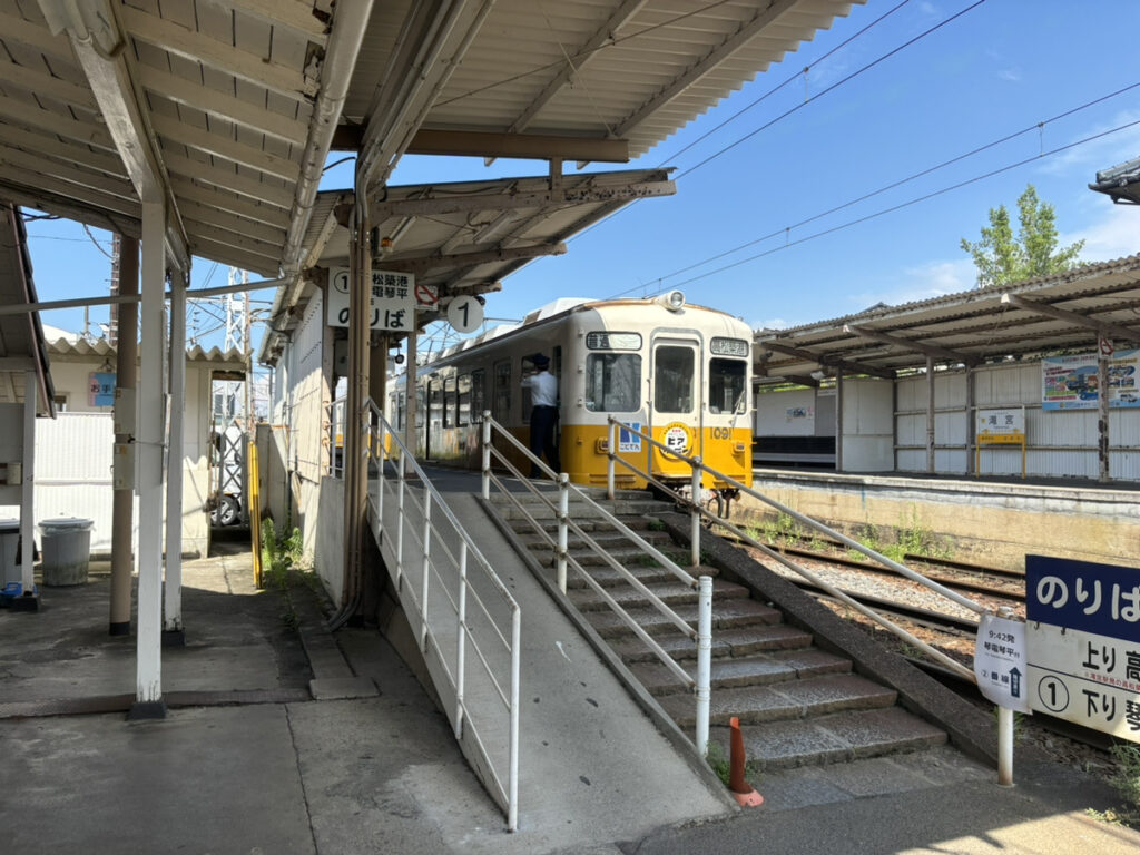 綾川町 滝宮駅 ホーム