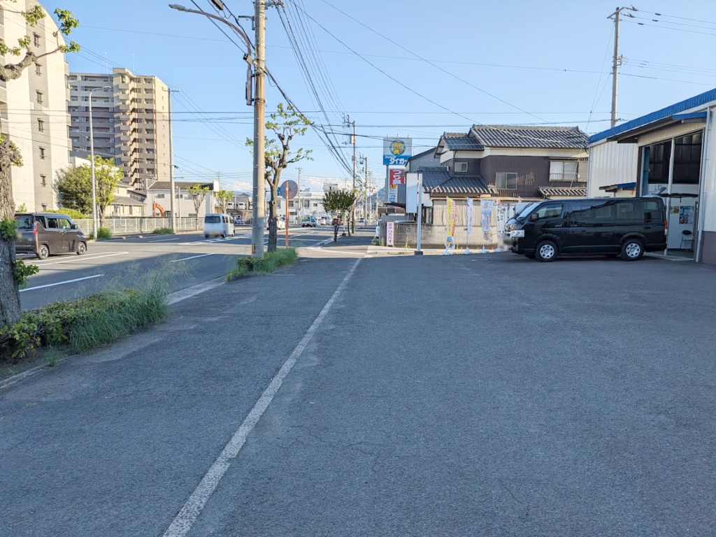 坂出市西大浜南 井上食品 場所・駐車場