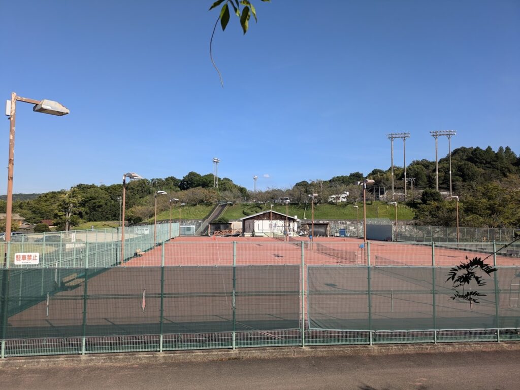 丸亀市 飯山総合運動公園体育館 テニスコート