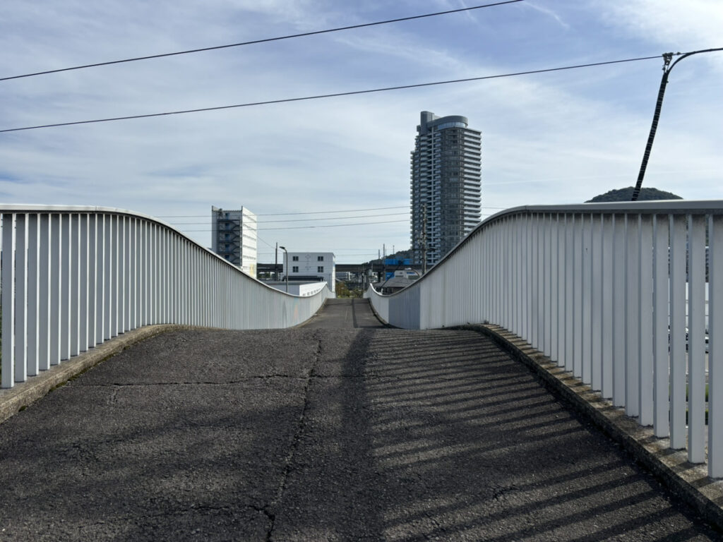 綾歌郡宇多津町 歩道橋 勾配