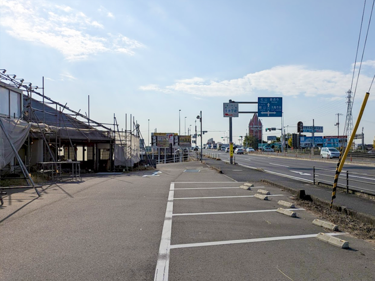 国道11号線沿いで工事してる建物には何のお店ができる？