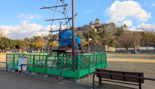 丸亀城のふもとに現れた大きな機械と謎のライン