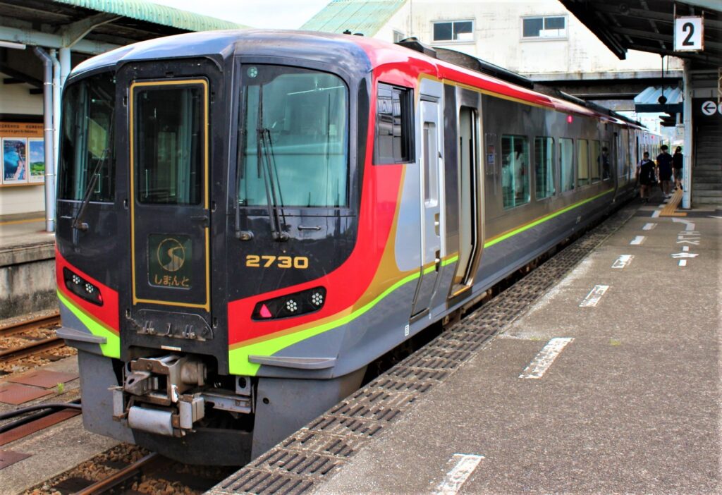 宇多津駅 特急しまんと